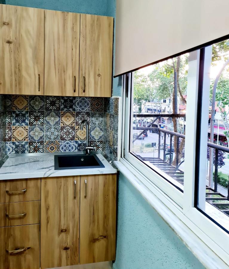 2V1 - 21 Dhjetori Am Apartment Tirana Exterior photo